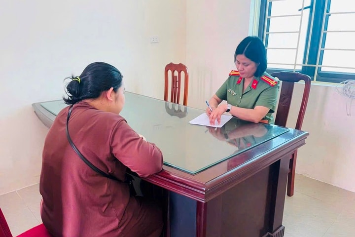 Giả danh shipper gọi điện ép người phụ nữ chuyển tiền