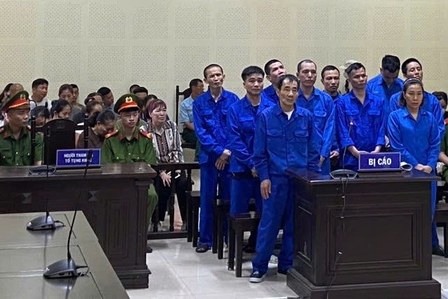 10 bị cáo lĩnh án vì mua bán, tàng trữ trái phép chất ma túy