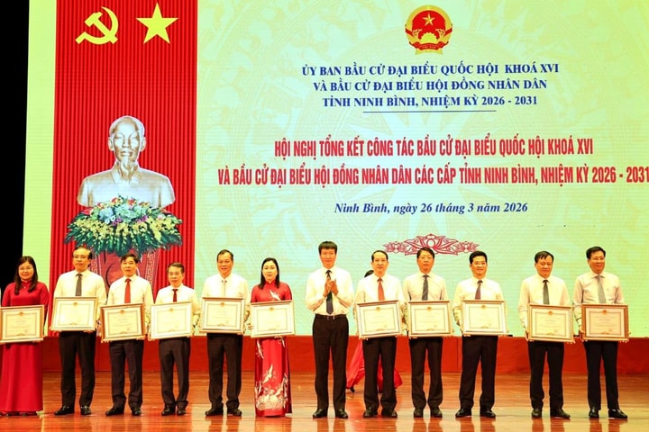 Ninh Bình khen thưởng các tập thể, cá nhân có thành tích xuất sắc trong công tác bầu cử