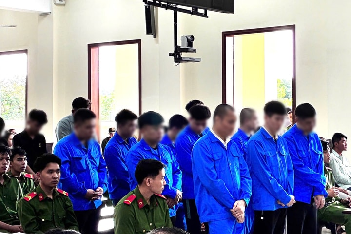 Mang dao đi đòi nợ, 14 bị cáo lĩnh án tù