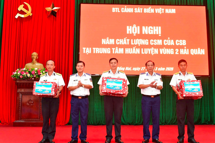 Cảnh sát biển Vùng 4 kiểm tra chất lượng tân binh