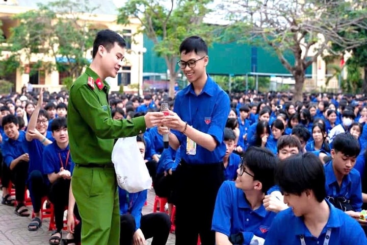 Tăng “sức đề kháng” trước hiểm họa mạng và ma túy học đường