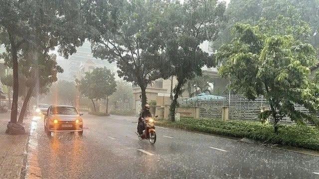 Thời tiết hôm nay 30/3: Miền Bắc dông lốc, Nam Bộ nắng nóng gay gắt