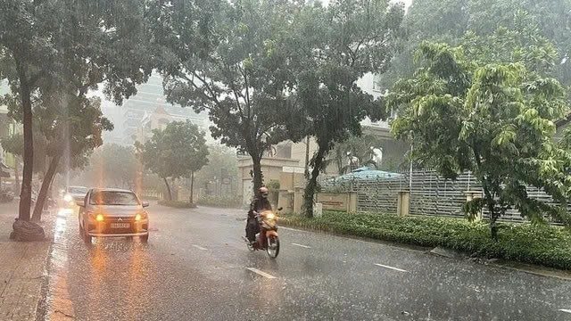 Thời tiết ngày 22/4: Cả nước nắng nóng gay gắt, miền Bắc đón mưa dông giải nhiệt từ đêm nay
