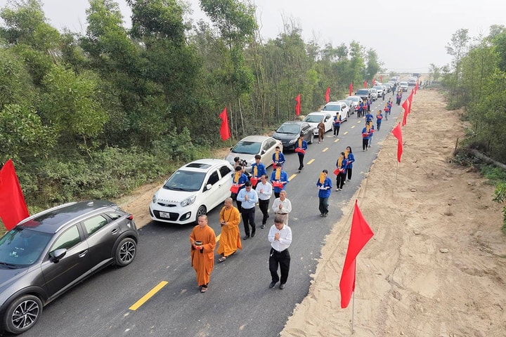 Trang nghiêm Lễ yên vị liệt sĩ Đại đội pháo binh 45 tại Bãi Dừa