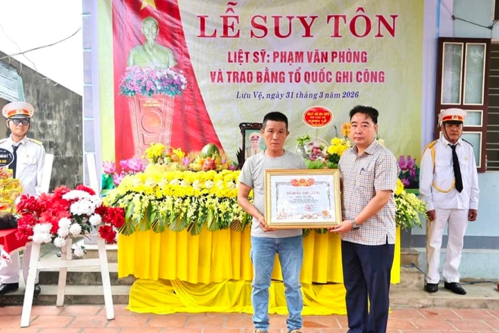 Trao tặng Bằng “Tổ quốc ghi công” cho người lính Trường Sơn Phạm Văn Phòng