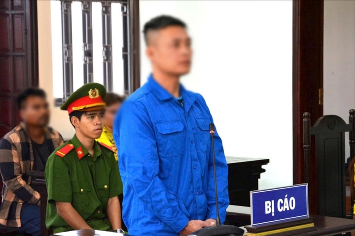 Dùng dao chém người, bị xử về tội “Sử dụng trái phép vũ khí quân dụng”