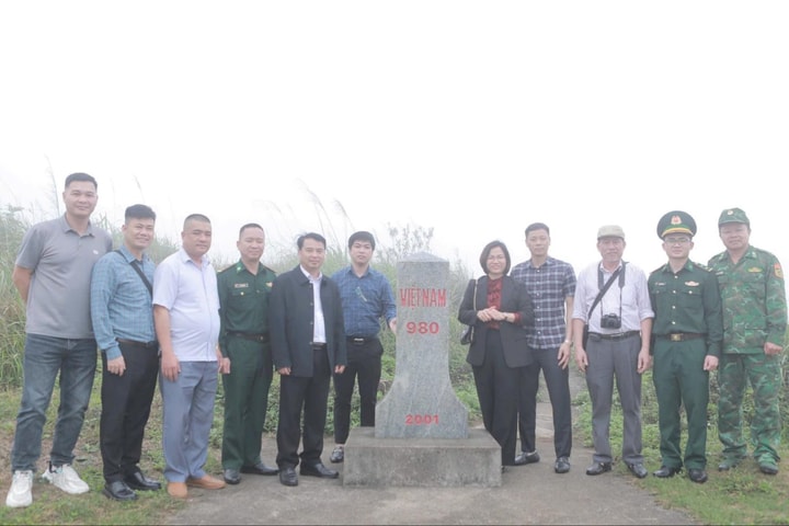 Giữ biên cương giữa sương giăng, mây phủ