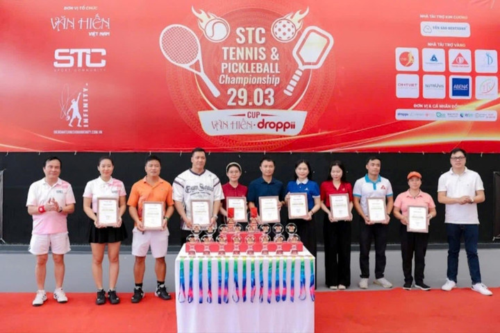Cup “Văn hiến – Droppii 2026” được tổ chức thành công và gây ấn tượng với những pha bóng đẹp