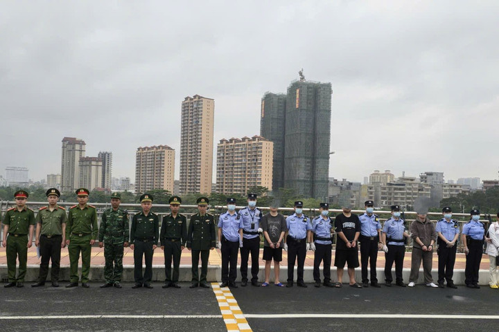 Trao trả 4 người nước ngoài nhập cảnh trái phép