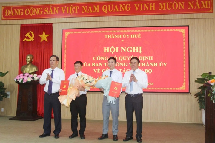 Huế công bố loạt quyết định điều động, bổ nhiệm cán bộ chủ chốt