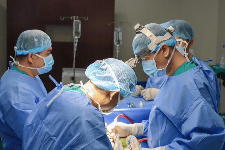 Phẫu thuật thành công ca u tủy cổ nặng
