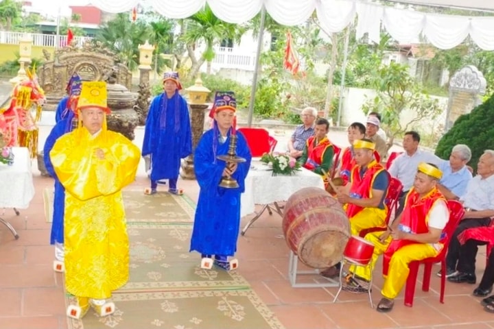 Rộn ràng tiếng trống hội nghè Đông Kinh ngày khai hội
