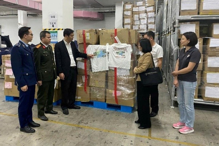Xử phạt một doanh nghiệp, buộc tiêu hủy 6.000 áo phông in không đầy đủ bản đồ Việt Nam