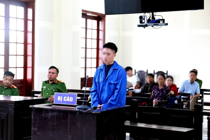 Radio pháp đình: Bản án chung thân và những mảnh vỡ dưới bậc thềm tòa