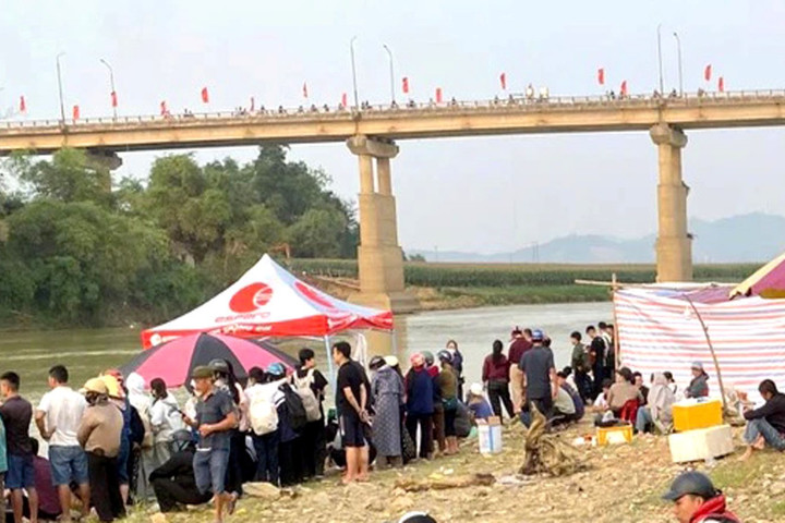 Tìm thấy thi thể người phụ nữ bỏ lại ô tô trên cầu
