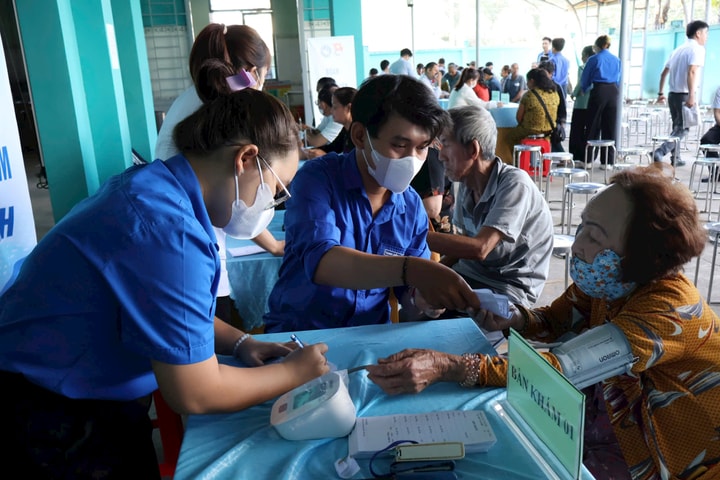 Hơn 10.000 người sẽ được khám miễn phí và đi bộ hưởng ứng Ngày Sức khỏe toàn dân