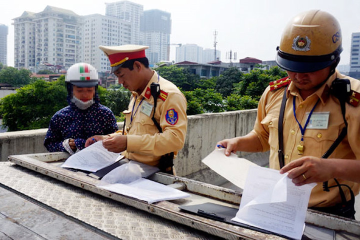 Nộp phạt vi phạm giao thông trễ sẽ bị xử lý thế nào?
