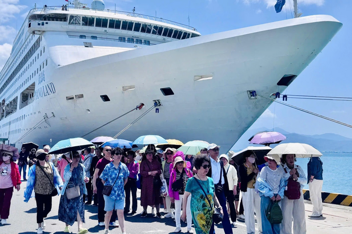 Tàu Star Voyager sắp đến Nha Trang