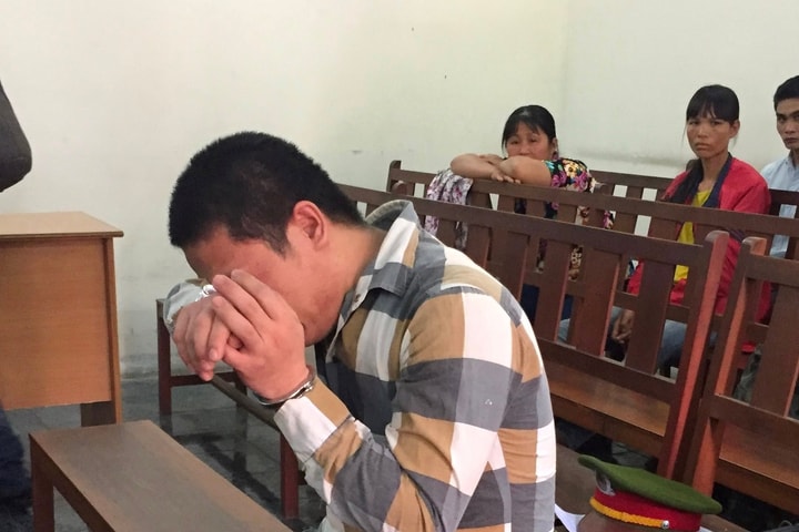 Radio pháp đình: Đảo điên vì “tửu nhập”