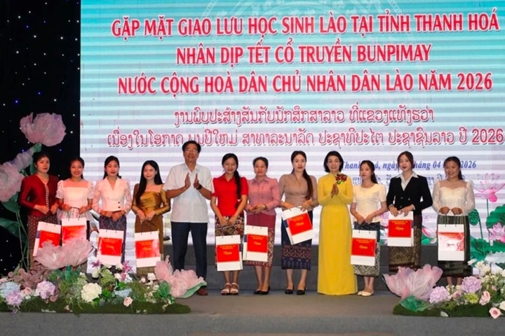 Gặp mặt lưu học sinh Lào nhân dịp Tết Bunpimay