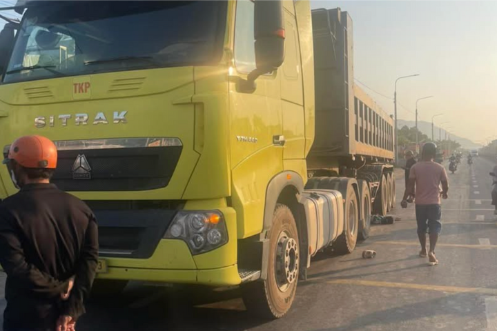 Va chạm với xe đầu kéo, người phụ nữ đi xe đạp tử vong tại chỗ