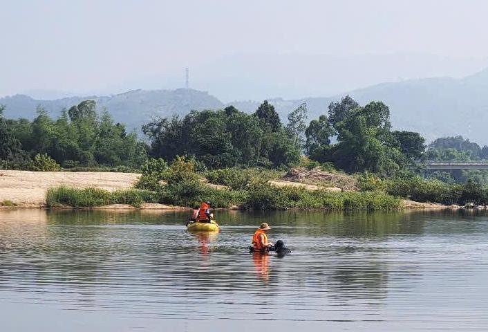 Người đàn ông mất tích trên sông Cái