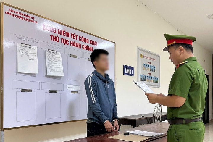 Bắt tạm giam đối tượng làm giả sổ đỏ, lừa gần 500 triệu đồng
