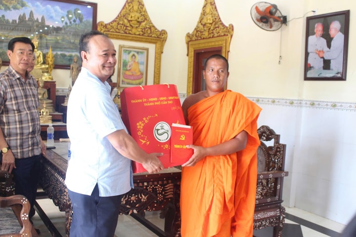 Lãnh đạo TP. Cần Thơ thăm, chúc Tết Chôl Chnăm Thmây