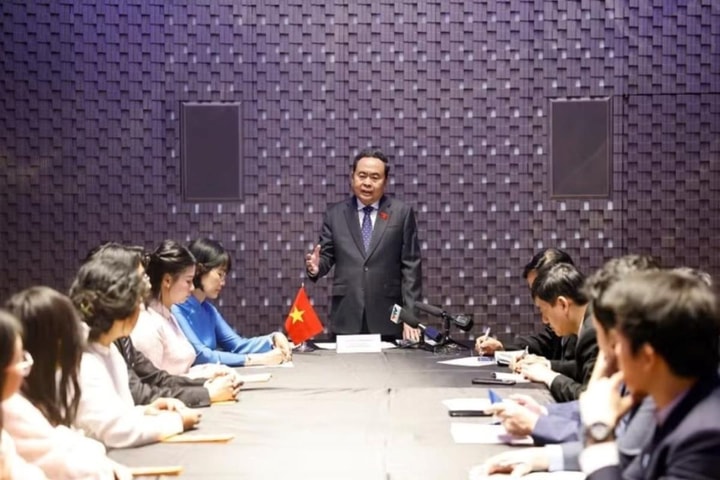 Chủ tịch Quốc hội Trần Thanh Mẫn gặp Hội sinh viên và các lưu học sinh tiêu biểu của Việt Nam tại Italia