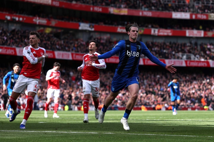 Arsenal thua sốc Bournemouth, cuộc đua vô địch Premier League nóng trở lại