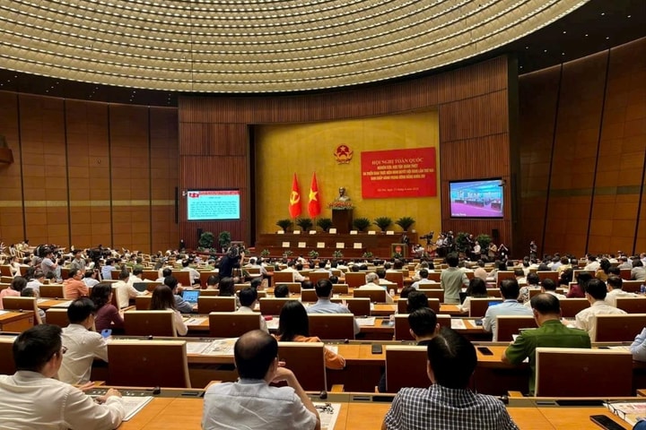 Quán triệt và triển khai thực hiện Nghị quyết Trung ương 2 khoá XIV