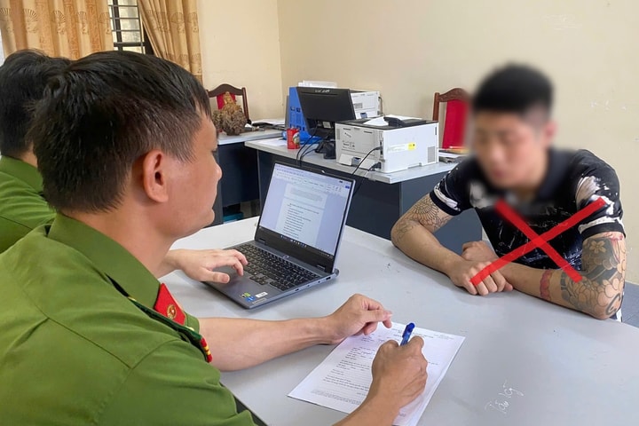 Thanh niên thuê xe taxi rồi lừa chiếm đoạt điện thoại của lái xe