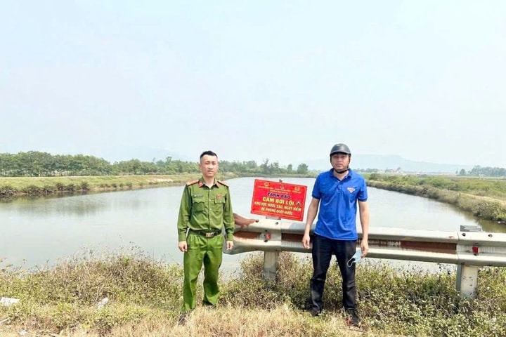 Ra quân cắm biển cảnh báo, sau nhiều vụ đuối nước thương tâm