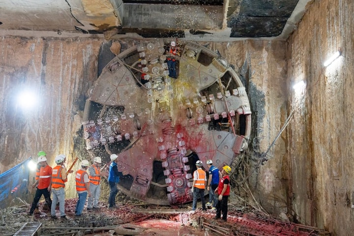 Khoảnh khắc TBM thứ 2 tiến đến Ga S12 - Ga Hà Nội