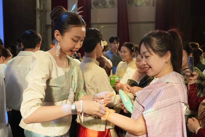 Ấm tình hữu nghị Việt - Lào trong Tết Bunpimay 2026 tại Quảng Ninh