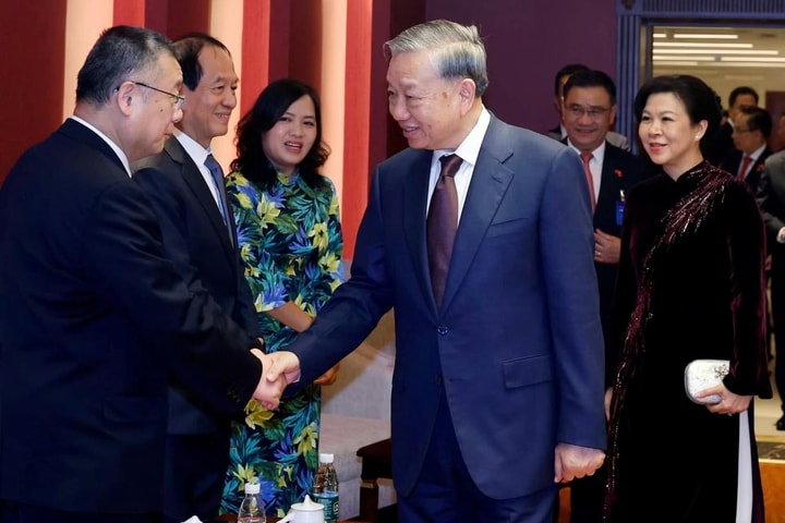 Gặp mặt thân nhân các tướng lĩnh, chuyên gia, nhân sĩ hữu nghị Việt Nam-Trung Quốc
