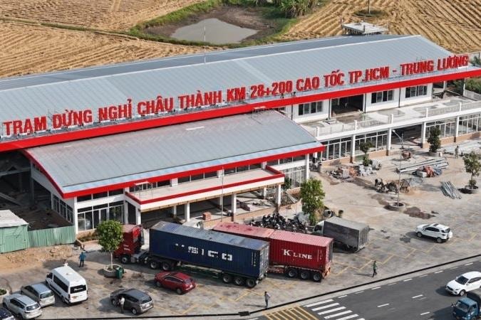 Cục Đường bộ yêu cầu hoàn thành các trạm dừng nghỉ cao tốc Bắc - Nam trước 30/4