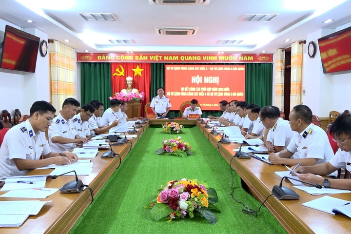 Tăng cường công tác phối hợp giữa Bộ Tư lệnh Vùng Cảnh sát biển 4 và Bộ Tư lệnh Vùng 5 Hải quân