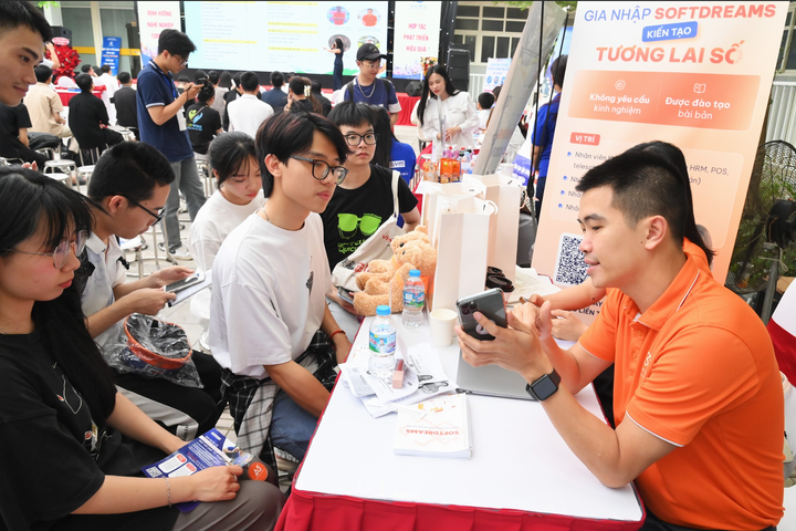 60 doanh nghiệp “săn” kỹ sư trẻ tại Ngày hội tuyển dụng 2026 của Trường Đại học Điện lực