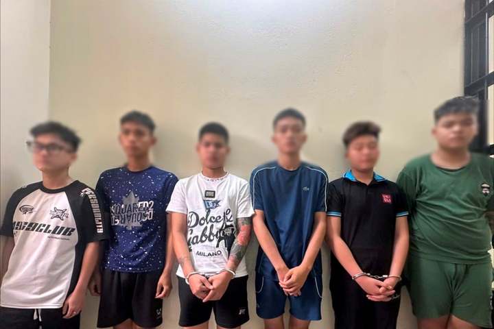 Nhóm thanh niên mang hung khí truy đuổi nhau trên đường để cướp lại xe máy