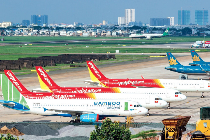Giá vé máy bay dịp lễ 30/4 - 1/5 nhiều chặng vượt 4 triệu đồng