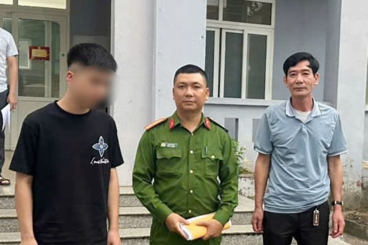Ngăn chặn thanh niên có ý định nhảy cầu tự tử