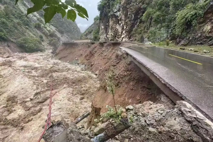 Mưa dông diện rộng, vùng núi Bắc Bộ đề phòng lũ quét, sạt lở đất