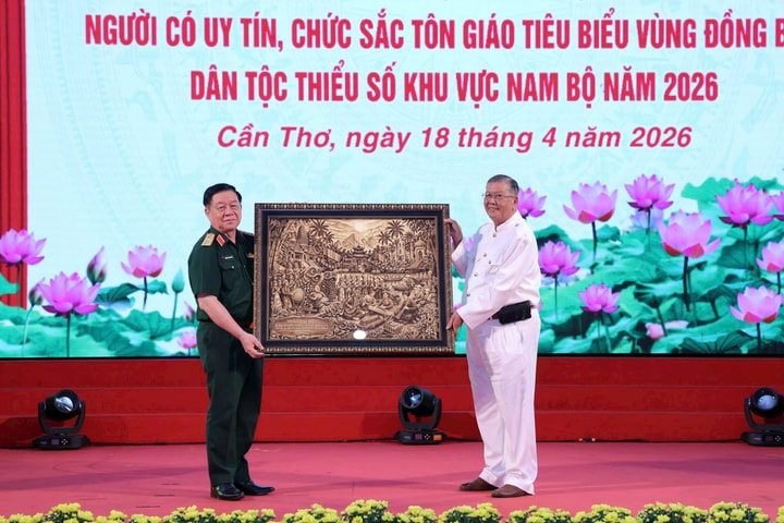 Đại tướng Nguyễn Trọng Nghĩa gặp mặt già làng, người có uy tín, chức sắc tôn giáo tiêu biểu khu vực Nam Bộ