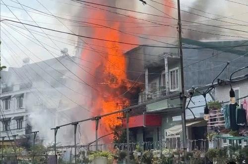 Cháy lớn thiêu rụi căn nhà gỗ tại phường Cam Ly - Đà Lạt