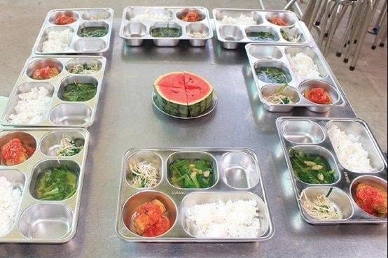 Đã đến lúc phải xử lý nghiêm và giám sát chặt bữa ăn học đường bị "bớt xén"