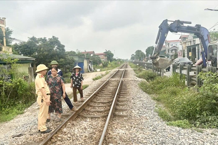 Ninh Bình: Đóng 16 lối đi tự mở qua đường sắt