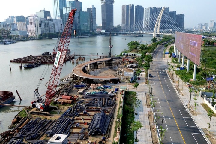 Nhịp cầu mới vươn mình qua sông Sài Gòn giữa ngày tháng 4 lịch sử