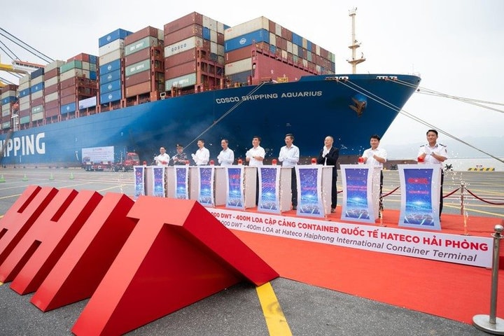 Hải Phòng lần đầu đón siêu tàu container 197.000 DWT tại Cảng Hateco